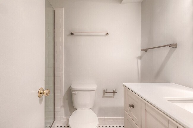 Building Photo - Updated 3 Bedroom 3 Bath Townhome
