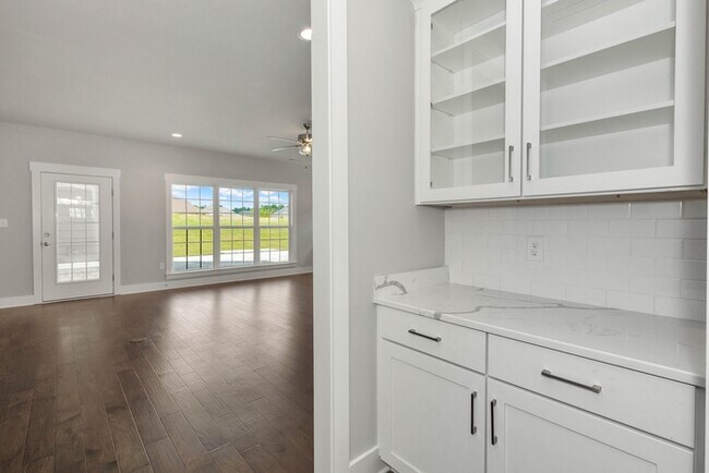 Building Photo - Luxury Craftsman Home in Monrovia Springs