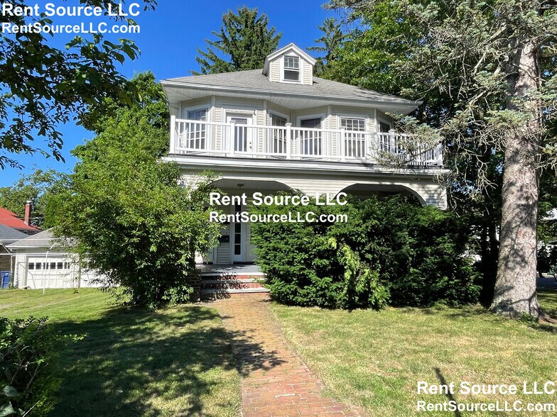 Building Photo - 111 Russett Rd