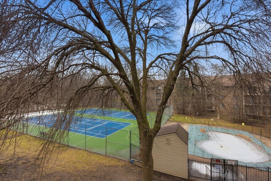 Building Photo - 10451 Greenbrier Rd