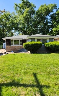 Building Photo - 2116 W Kettelle St