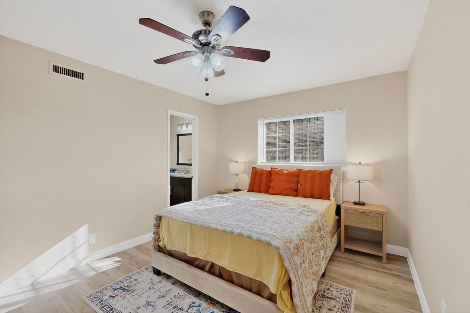 Building Photo - 136 Yorkshire Dr