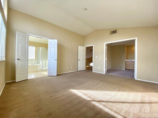 Building Photo - 8009 Dover Shores Ave