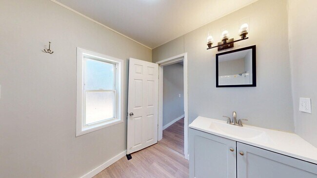 Building Photo - Cudell/West Blvd neighborhood; 4 bedroom/1 bath single family house for rent!