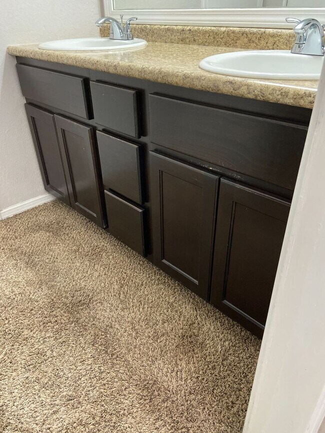 Building Photo - Home For Rent