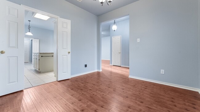 Building Photo - 525 Mustang Ridge Dr