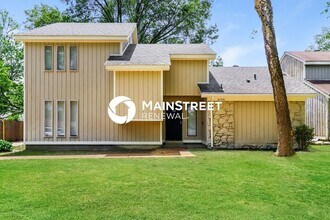 Building Photo - 4 Bedroom Pet-Friendly Home in Memphis, TN with Main Street Renewal