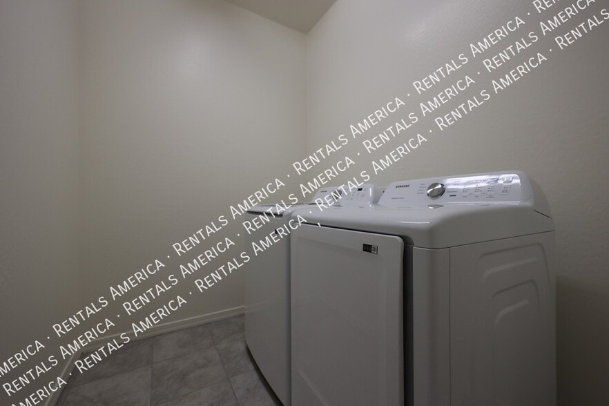 Building Photo - 1142 E Westwood Dr