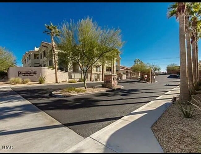 Building Photo - Long term - unfurnished ground floor condo