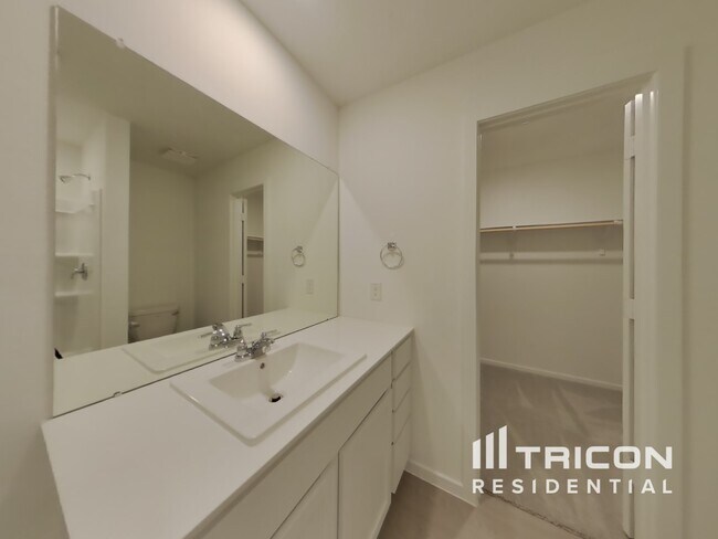 Building Photo - 3009 fantasy Terrace Dr