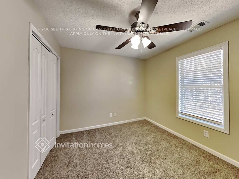 Building Photo - 1127 Chateau Terrace