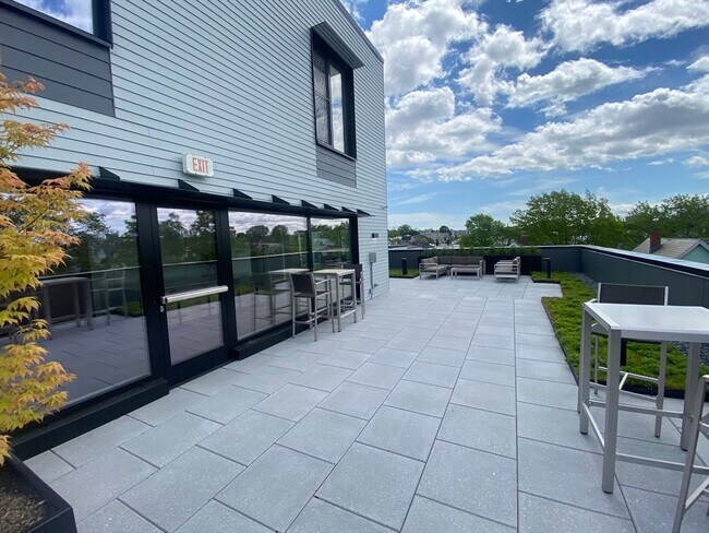 Building Photo - 154 Broadway