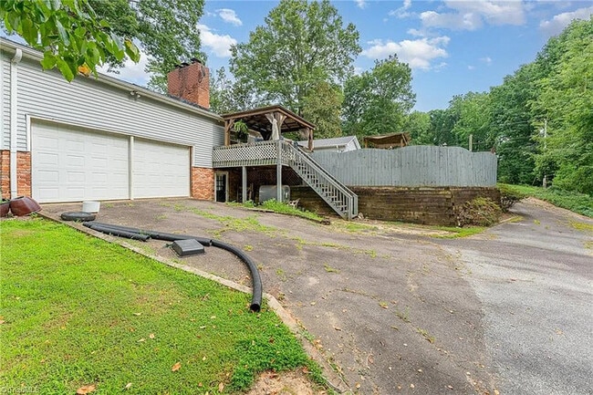 Building Photo - 2800 Loch Dr