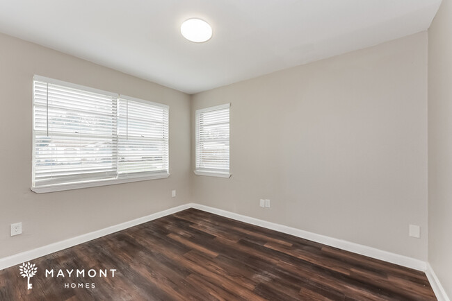 Building Photo - Comfortable 3-Bedroom Brick Home