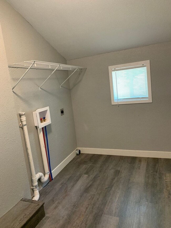 Building Photo - PRE-LEASING! Beautiful 3 Bedroom 2 Bath 2 Living Areas + Detached 1 Car Garage/ Workshop