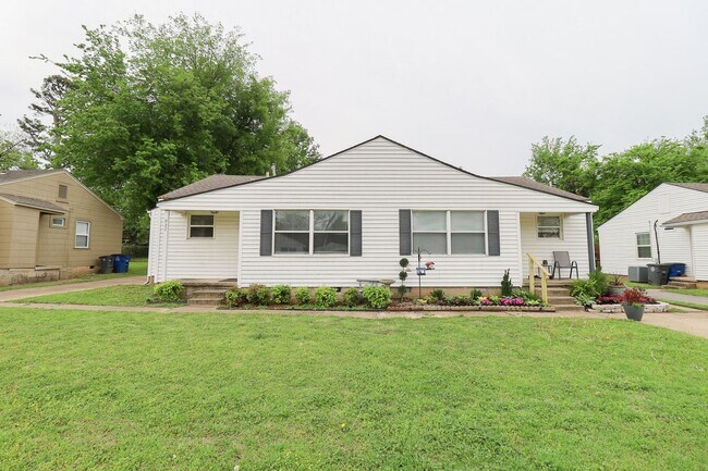 Primary Photo - Beautiful Brookside duplex unit - NO PETS