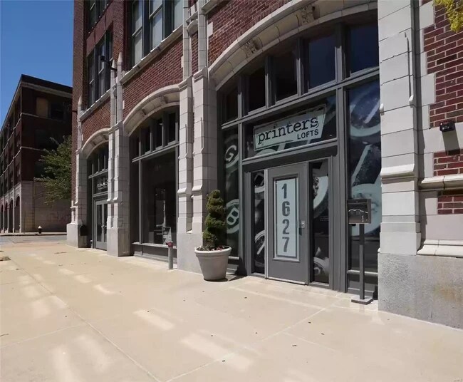 Front entry - 1627 Locust St