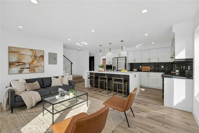 Building Photo - 7332 1/2 Owensmouth Avenue, Los Angeles, CA 91303 - 3 BR 3 BA house