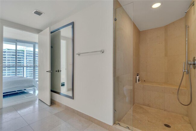 Building Photo - 465 Brickell Ave