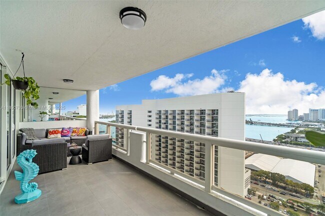 Building Photo - 1717 N Bayshore Dr