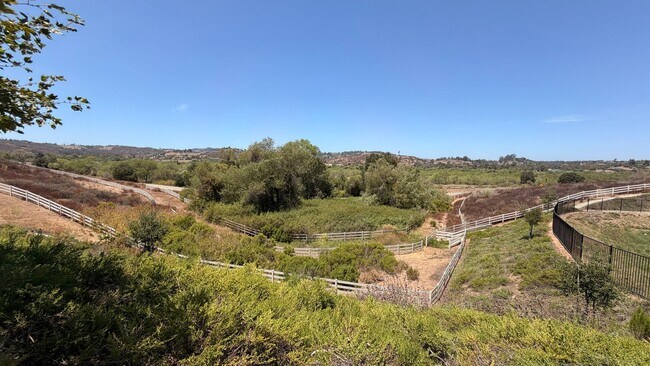 Building Photo - Modern Townhouse in Fairview Community of Bonsall