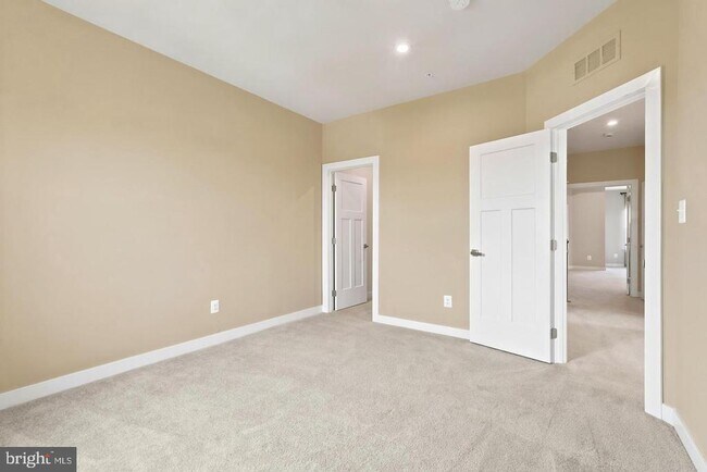 Building Photo - 24274 Thurso Sq