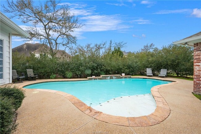 Building Photo - IMMEDIATE MOVE IN! Gorgeous 4 bedroom 3 ba...