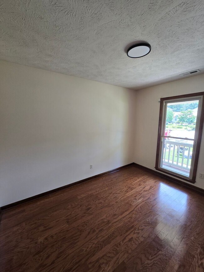 Building Photo - 7574 Beverly Dr