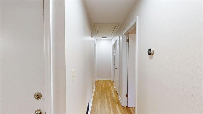 Building Photo - 8 Larose Dr SW