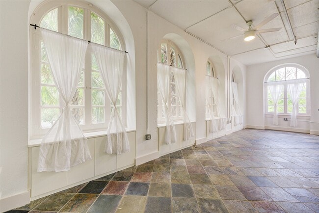 Building Photo - 2700 Albany St