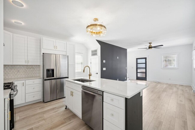 Primary Photo - Gorgeous Renovated Downtown Charleston Home