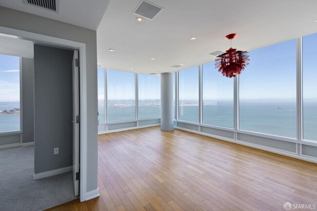 Building Photo - 425 1st St