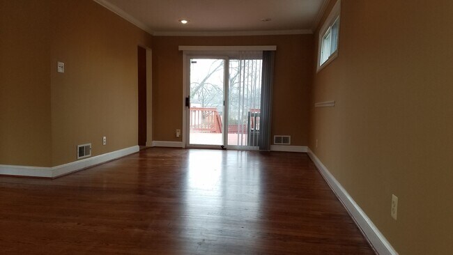 Building Photo - Spacious single family home in established Rockville neighborhood available now!
