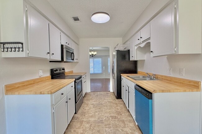 Building Photo - AVAILABLE NOW! (One Pet Maximum)