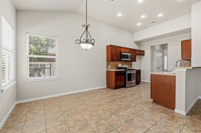 Building Photo - 1216 Willowbrook Dr
