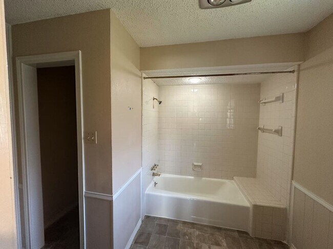 Building Photo - 4724-4726 Berridge Ln, Dallas, TX 75227