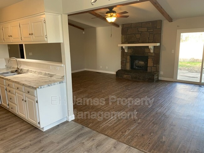 Building Photo - 5520 S Quincy Ave