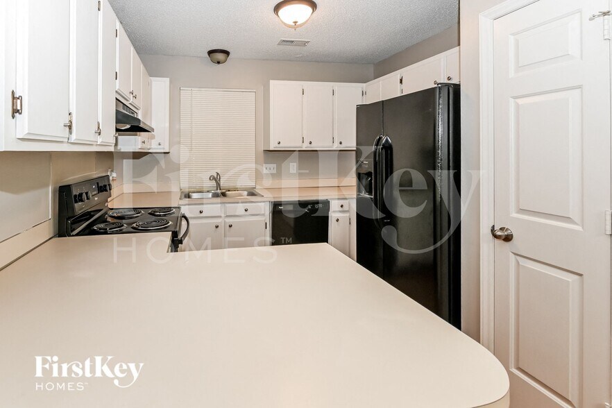 Building Photo - 2501 Oak Leigh Dr