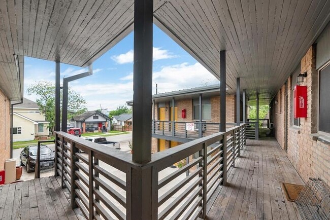 Building Photo - 4811 Oakland St