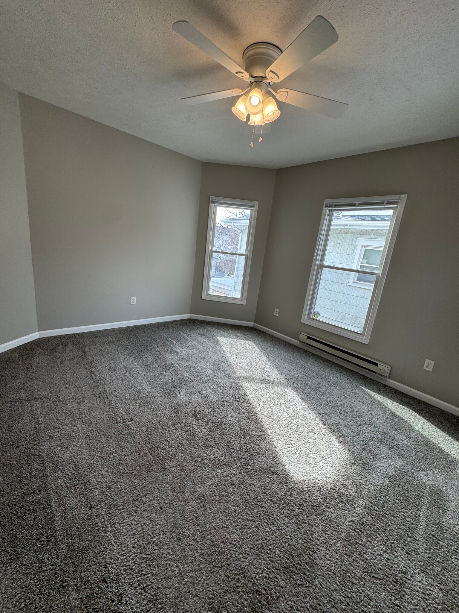 Building Photo - 310 E Mulberry St