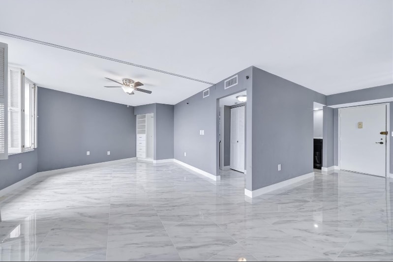 Building Photo - 1100 Saint Charles Pl