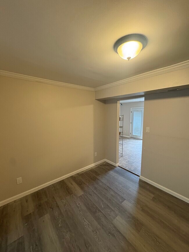 Building Photo - 813 S Grosvenor Ct