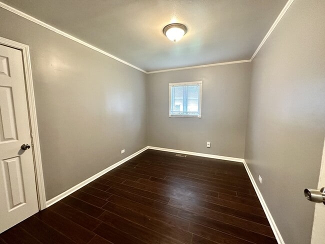 Building Photo - 420 Indianwood Blvd