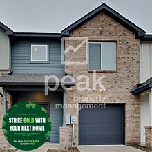 Building Photo - $1650 Beautiful 3 bed 3 bath townhome! Coming Early March!