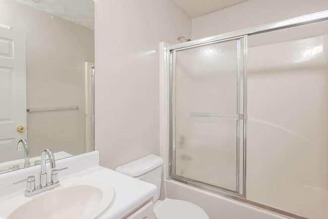 Building Photo - 827 New England Ct