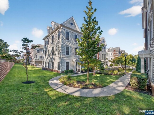Building Photo - 26 Roosevelt Dr