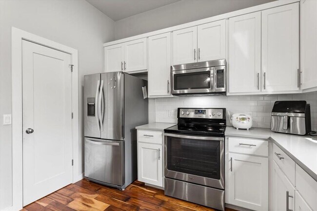 Building Photo - 15202 Cavalier Canyon Dr