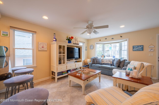 Building Photo - 219 3rd Ave