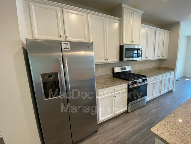 Building Photo - 9730 Cedarmass Cir