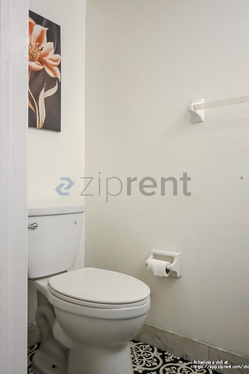 Building Photo - 9761 Riverside Dr